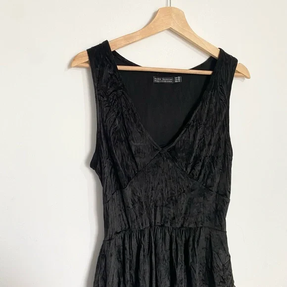 Zara Velvet Style V-Neck Sleeveless Top Size M Black - Picture 2 of 9